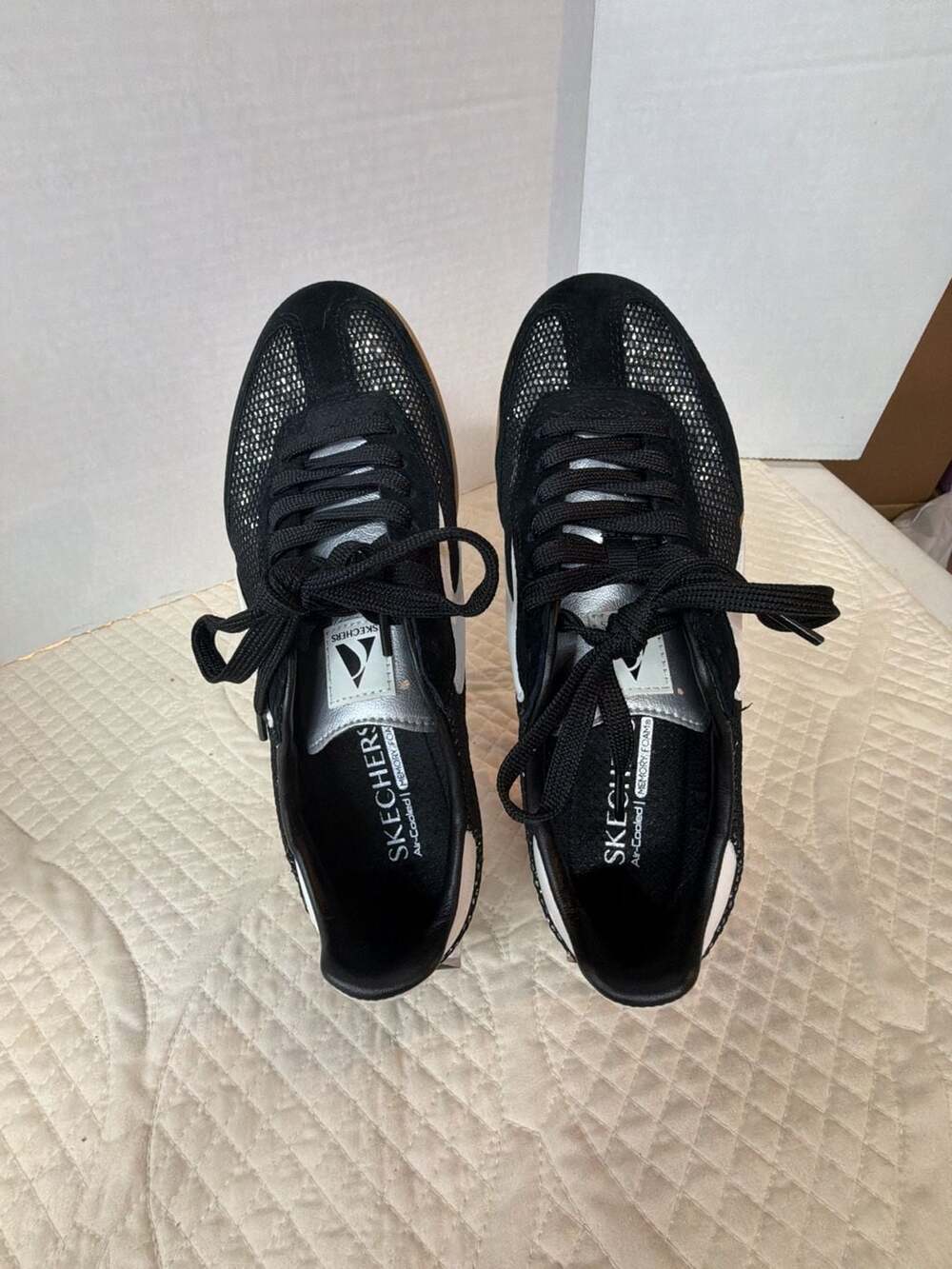 Skechers Hotshot-Meshing Well Size 8 Black White